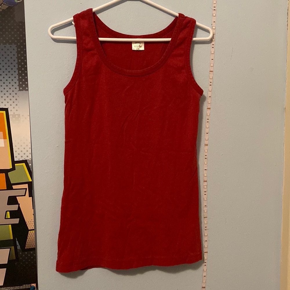 👕2/14$👕 Women’s red Style tank top size medium